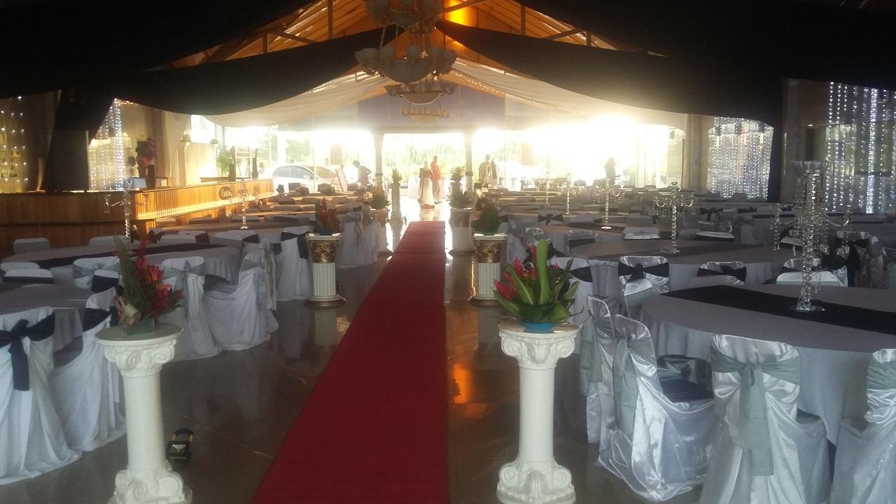 Funworld Plaza Hotel Nadi Buitenkant foto